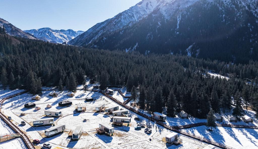 青海祁連：冰雪旅游熱